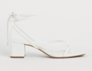 Sandaletten mit Bindebändern