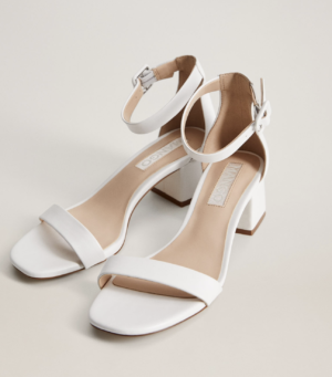 Sandale mit Knöchelriemchen