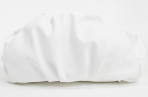 ASOS DESIGN – Übergroße, geraffte Clutch in Weiß